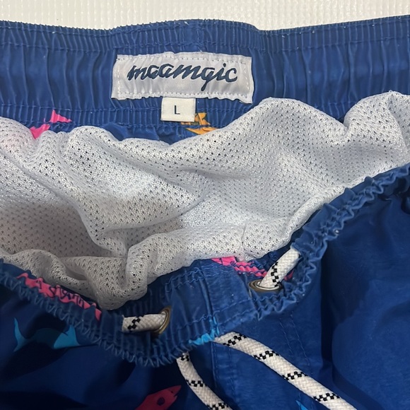 Maamgic shark swim trunks sz LG - Picture 4 of 6